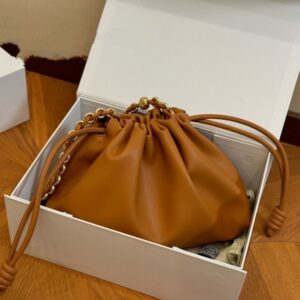 【AT2808】Loewe LOEWE/ロエベ 小牛革のポシェットショルダーバッグ斜め掛け 女性用のロエベの比較的控えめなデザイン。バケット型のバッグ。