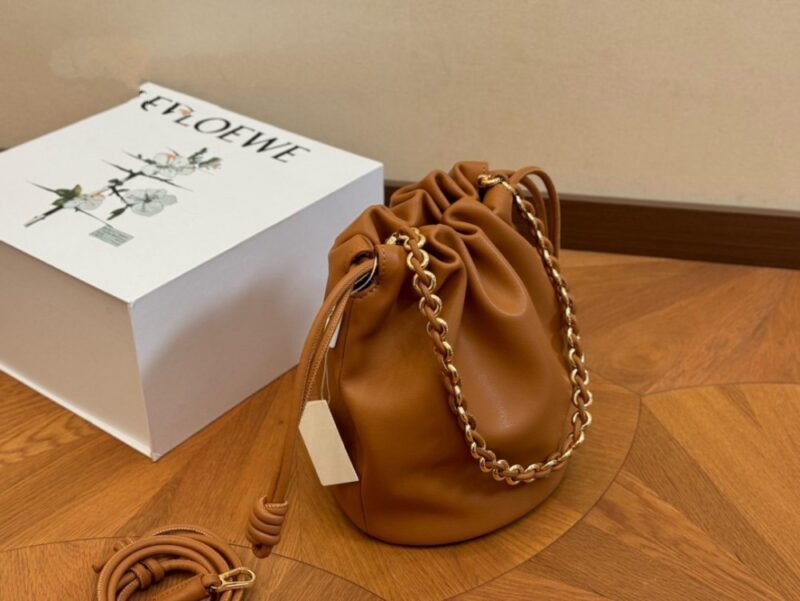 【AT2809】Loewe LOEWE/ロエベ 小牛皮福袋ショルダーバッグ斜めがけバッグ。Loewe家の比較的控えめなスタイルであるバケットバッグ。