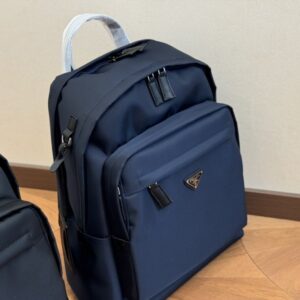 【AT2810】Prada プラダ ナイロン リュックサック 双肩バッグと言えば、このバッグをお勧めしないわけにはいかない！ このバッグのデザインは想像を絶するほど素晴らしいです！
