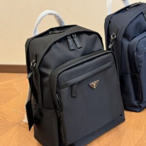 【AT2810】Prada プラダ ナイロン リュックサック 双肩バッグと言えば、このバッグをお勧めしないわけにはいかない！ このバッグのデザインは想像を絶するほど素晴らしいです！