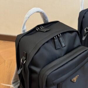 【AT2810】Prada プラダ ナイロン リュックサック 双肩バッグと言えば、このバッグをお勧めしないわけにはいかない！ このバッグのデザインは想像を絶するほど素晴らしいです！