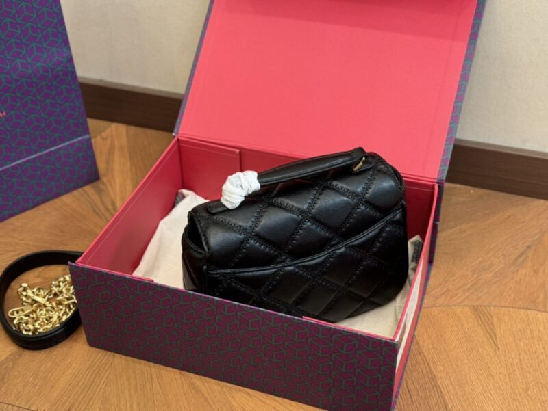 【AT2814】Tory BurchのKiraチェーンは、デザインと色がとても素敵です！ 超軽量で使いやすいです。