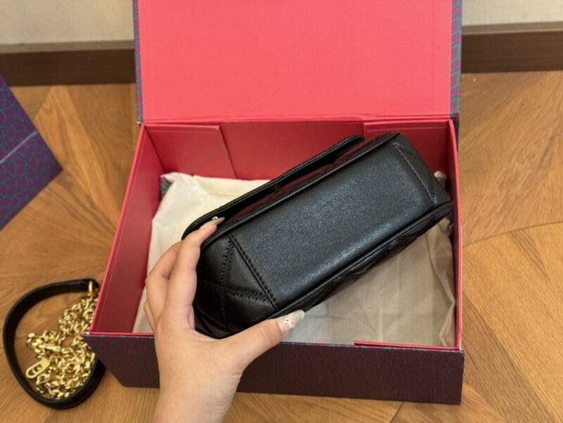 【AT2814】Tory BurchのKiraチェーンは、デザインと色がとても素敵です！ 超軽量で使いやすいです。