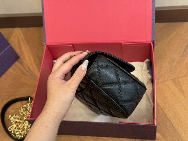 【AT2814】Tory BurchのKiraチェーンは、デザインと色がとても素敵です！ 超軽量で使いやすいです。