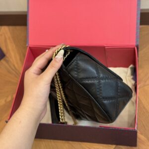 【AT2816】Tory BurchのKiraチェーンは、デザインと色合いがとても素敵です！