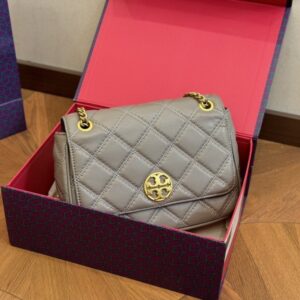 【AT2816】Tory BurchのKiraチェーンは、デザインと色合いがとても素敵です！