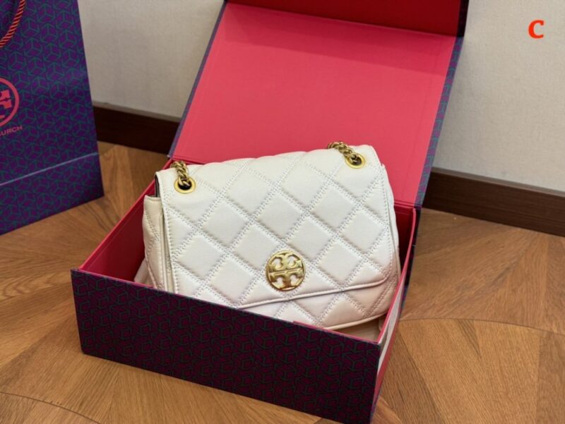 【AT2816】Tory BurchのKiraチェーンは、デザインと色合いがとても素敵です！