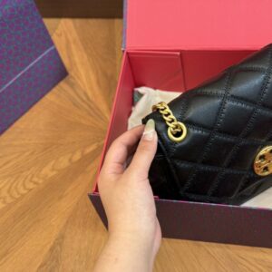 【AT2816】Tory BurchのKiraチェーンは、デザインと色合いがとても素敵です！