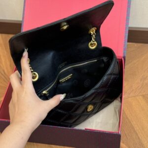 【AT2816】Tory BurchのKiraチェーンは、デザインと色合いがとても素敵です！