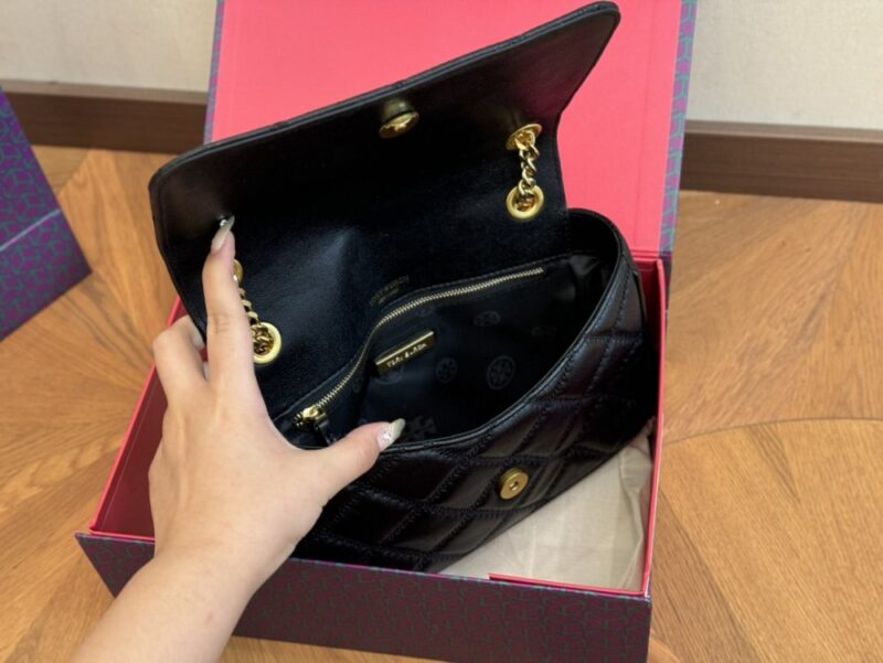 【AT2816】Tory BurchのKiraチェーンは、デザインと色合いがとても素敵です！