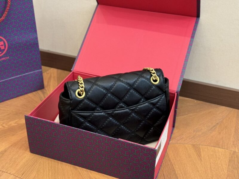 【AT2816】Tory BurchのKiraチェーンは、デザインと色合いがとても素敵です！