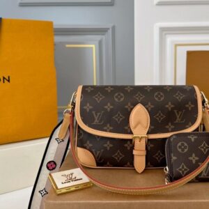 【AT2821】LVルイヴィトンのDianeクラシックスティックバッグ💕 バッグ内にはコインケース+鏡🪞が付属しています