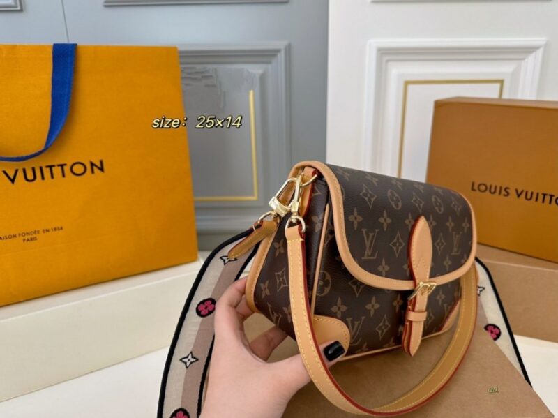 【AT2821】LVルイヴィトンのDianeクラシックスティックバッグ💕 バッグ内にはコインケース+鏡🪞が付属しています