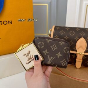 【AT2821】LVルイヴィトンのDianeクラシックスティックバッグ💕 バッグ内にはコインケース+鏡🪞が付属しています