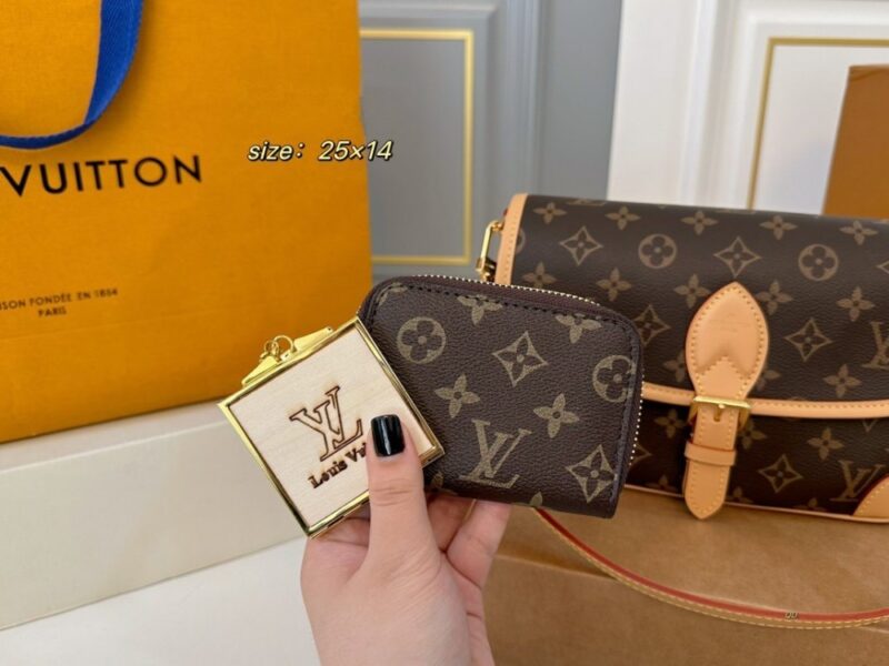 【AT2821】LVルイヴィトンのDianeクラシックスティックバッグ💕 バッグ内にはコインケース+鏡🪞が付属しています