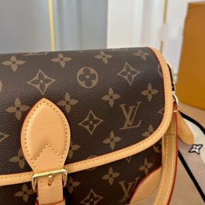 【AT2821】LVルイヴィトンのDianeクラシックスティックバッグ💕 バッグ内にはコインケース+鏡🪞が付属しています