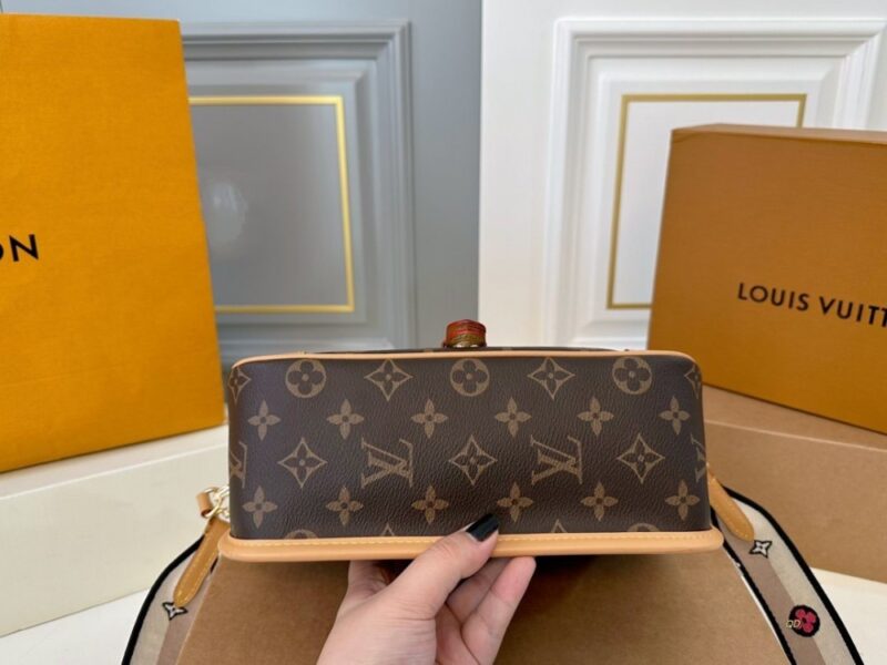【AT2821】LVルイヴィトンのDianeクラシックスティックバッグ💕 バッグ内にはコインケース+鏡🪞が付属しています