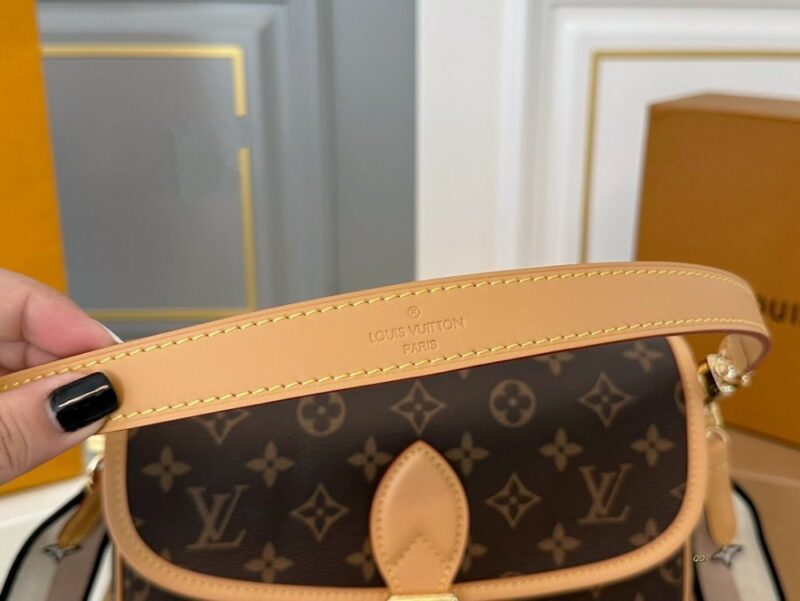 【AT2821】LVルイヴィトンのDianeクラシックスティックバッグ💕 バッグ内にはコインケース+鏡🪞が付属しています