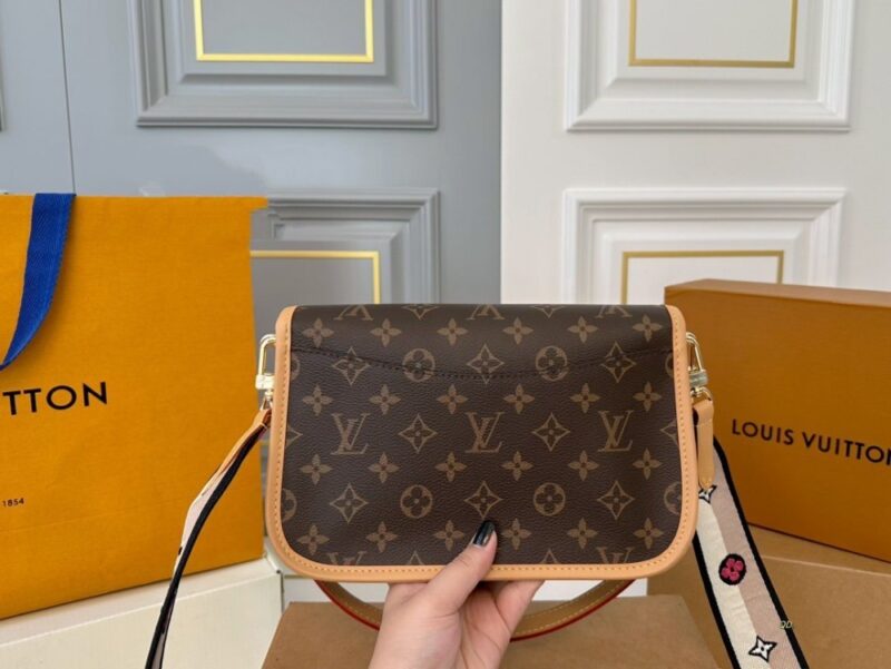 【AT2821】LVルイヴィトンのDianeクラシックスティックバッグ💕 バッグ内にはコインケース+鏡🪞が付属しています