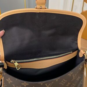 【AT2821】LVルイヴィトンのDianeクラシックスティックバッグ💕 バッグ内にはコインケース+鏡🪞が付属しています