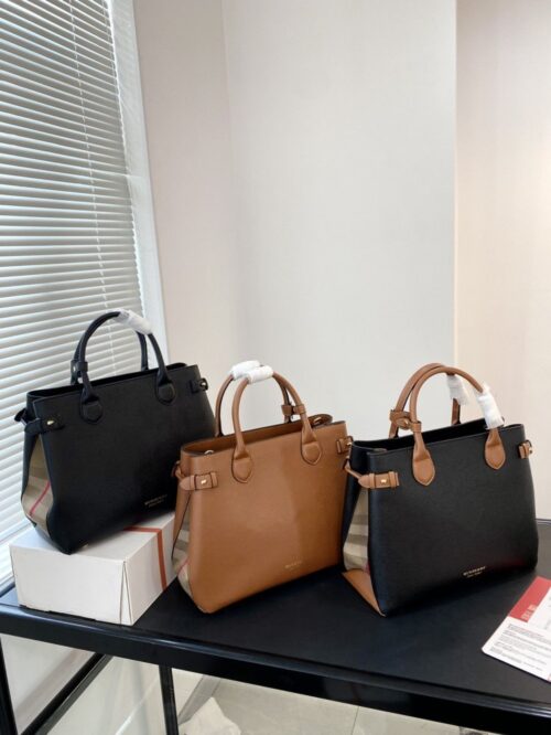 【AT2827】Burberry Banner シリーズ全てのアイテムは使用していないおしゃれな日常用のショルダーバッグです。控えめでシックなバッグは、耐久性があり実用的です