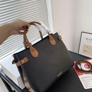 【AT2827】Burberry Banner シリーズ全てのアイテムは使用していないおしゃれな日常用のショルダーバッグです。控えめでシックなバッグは、耐久性があり実用的です