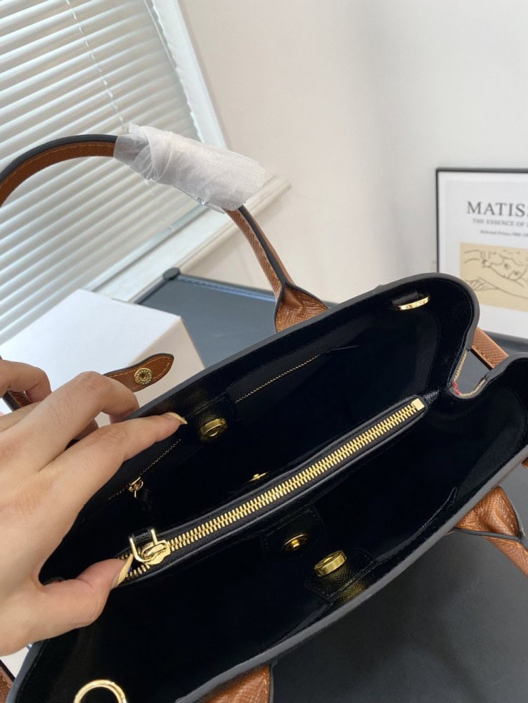 【AT2827】Burberry Banner シリーズ全てのアイテムは使用していないおしゃれな日常用のショルダーバッグです。控えめでシックなバッグは、耐久性があり実用的です