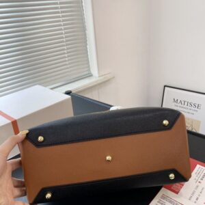 【AT2827】Burberry Banner シリーズ全てのアイテムは使用していないおしゃれな日常用のショルダーバッグです。控えめでシックなバッグは、耐久性があり実用的です