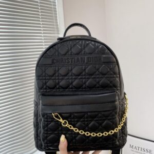 【AT2828】Dior ディオールの新しいForever Loveバックパックは、アップグレード版のオリジナルチェーンショルダーストラップで、さまざまなバッグスタイルで着用できるバックパックです。 双肩包ディオール ベビーなど有名人が同じものを持っています。