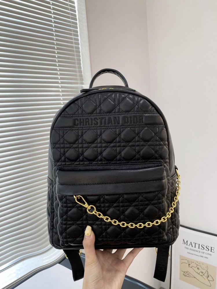 【AT2828】Dior ディオールの新しいForever Loveバックパックは、アップグレード版のオリジナルチェーンショルダーストラップで、さまざまなバッグスタイルで着用できるバックパックです。 双肩包ディオール ベビーなど有名人が同じものを持っています。