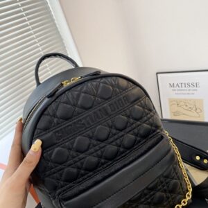 【AT2828】Dior ディオールの新しいForever Loveバックパックは、アップグレード版のオリジナルチェーンショルダーストラップで、さまざまなバッグスタイルで着用できるバックパックです。 双肩包ディオール ベビーなど有名人が同じものを持っています。