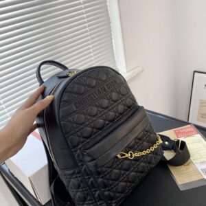 【AT2828】Dior ディオールの新しいForever Loveバックパックは、アップグレード版のオリジナルチェーンショルダーストラップで、さまざまなバッグスタイルで着用できるバックパックです。 双肩包ディオール ベビーなど有名人が同じものを持っています。
