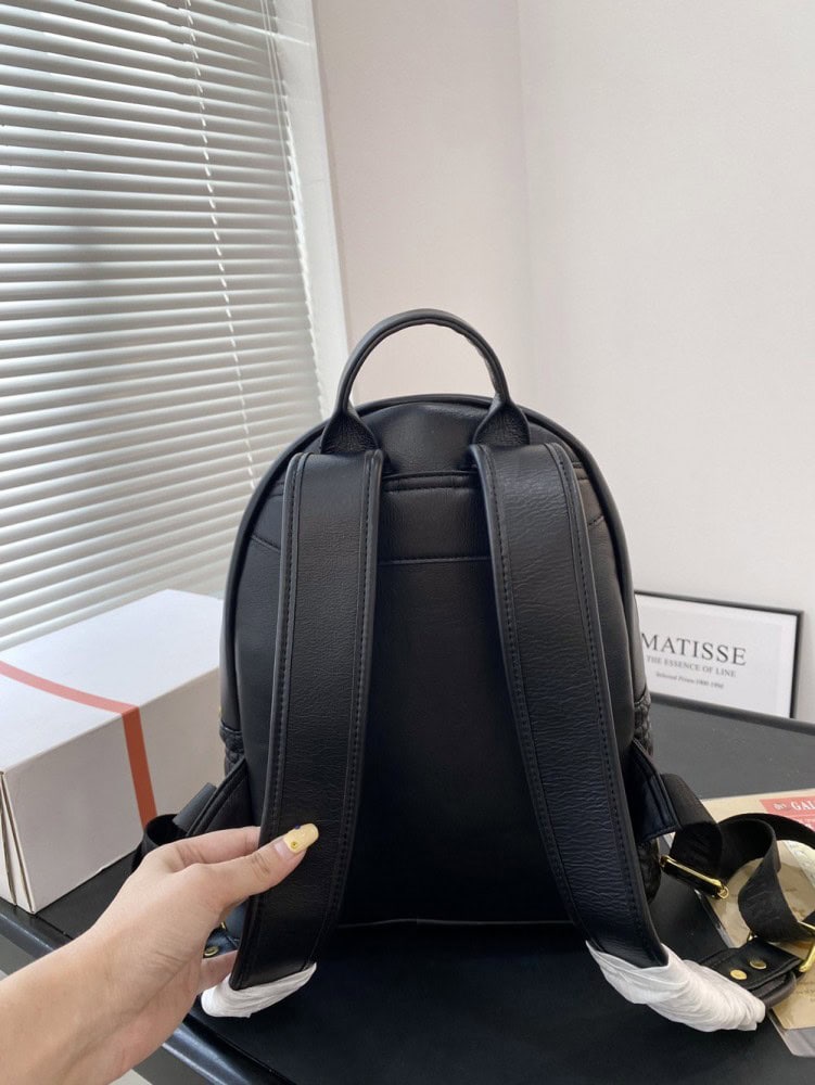 【AT2828】Dior ディオールの新しいForever Loveバックパックは、アップグレード版のオリジナルチェーンショルダーストラップで、さまざまなバッグスタイルで着用できるバックパックです。 双肩包ディオール ベビーなど有名人が同じものを持っています。
