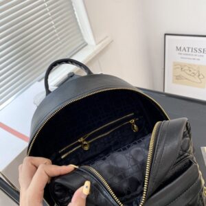 【AT2828】Dior ディオールの新しいForever Loveバックパックは、アップグレード版のオリジナルチェーンショルダーストラップで、さまざまなバッグスタイルで着用できるバックパックです。 双肩包ディオール ベビーなど有名人が同じものを持っています。
