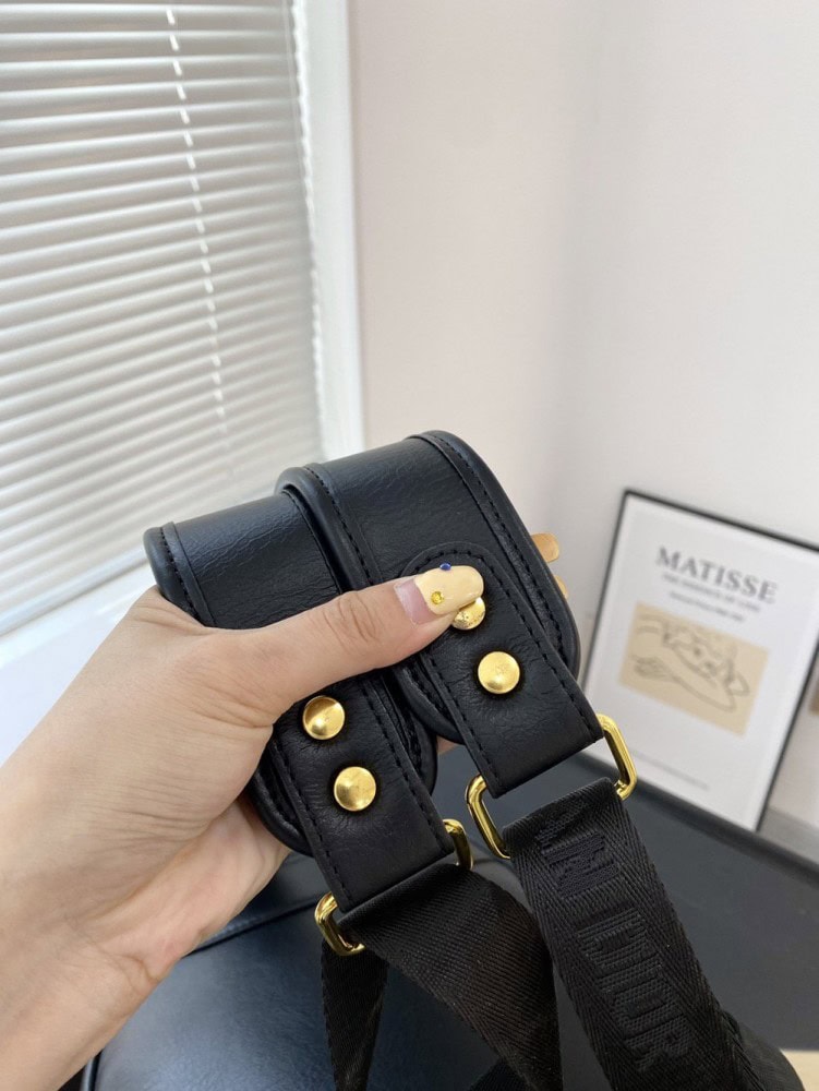 【AT2828】Dior ディオールの新しいForever Loveバックパックは、アップグレード版のオリジナルチェーンショルダーストラップで、さまざまなバッグスタイルで着用できるバックパックです。 双肩包ディオール ベビーなど有名人が同じものを持っています。