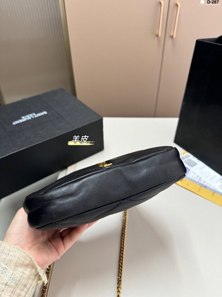 【AT2830】Yves Saint Laurent YSL サデホーボーチェーンバッグ（ヤギ革）。独特なバッグ形状は人目を引き、さまざまなスタイルに合わせて多様なバッグの方法を提供し、レトロでかわいらしい