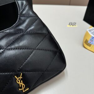 【AT2830】Yves Saint Laurent YSL サデホーボーチェーンバッグ（ヤギ革）。独特なバッグ形状は人目を引き、さまざまなスタイルに合わせて多様なバッグの方法を提供し、レトロでかわいらしい