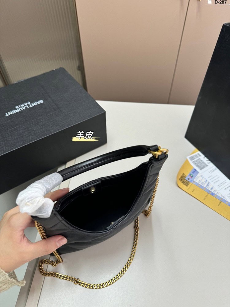 【AT2830】Yves Saint Laurent YSL サデホーボーチェーンバッグ（ヤギ革）。独特なバッグ形状は人目を引き、さまざまなスタイルに合わせて多様なバッグの方法を提供し、レトロでかわいらしい