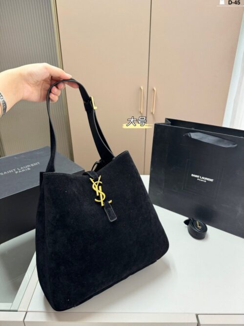 【AT2831】Yves Saint Laurent サンローランYSLホーボーバッグは軽量でありながら、ファッション感満載です！本当に背負いやすいです！！