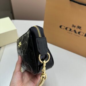 【AT2833】Coachのアンダーバッグ、浮彫り塗装、このバッグは小さなスカートに合わせると素晴らしいです！確かに完売商品です