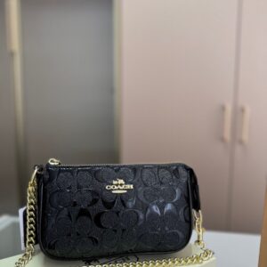 【AT2833】Coachのアンダーバッグ、浮彫り塗装、このバッグは小さなスカートに合わせると素晴らしいです！確かに完売商品です