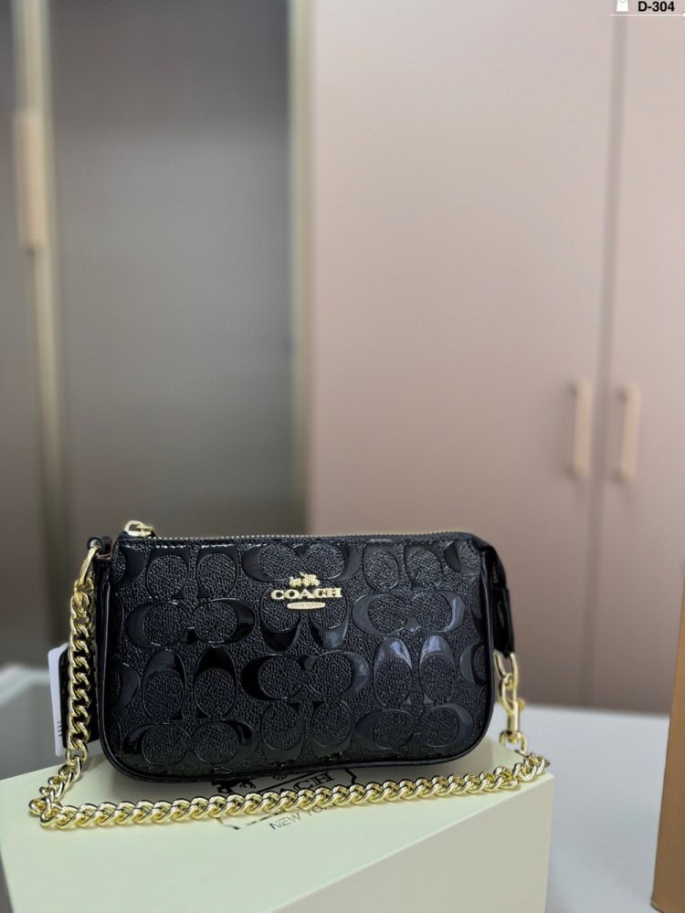 【AT2833】Coachのアンダーバッグ、浮彫り塗装、このバッグは小さなスカートに合わせると素晴らしいです！確かに完売商品です