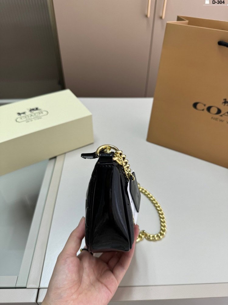 【AT2833】Coachのアンダーバッグ、浮彫り塗装、このバッグは小さなスカートに合わせると素晴らしいです！確かに完売商品です