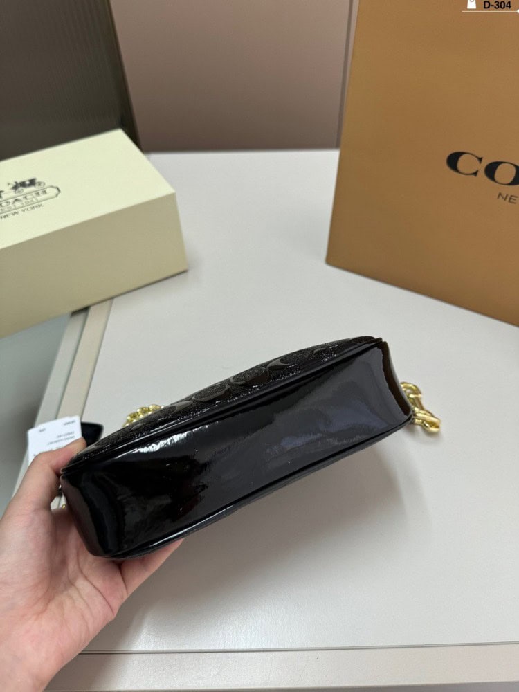 【AT2833】Coachのアンダーバッグ、浮彫り塗装、このバッグは小さなスカートに合わせると素晴らしいです！確かに完売商品です