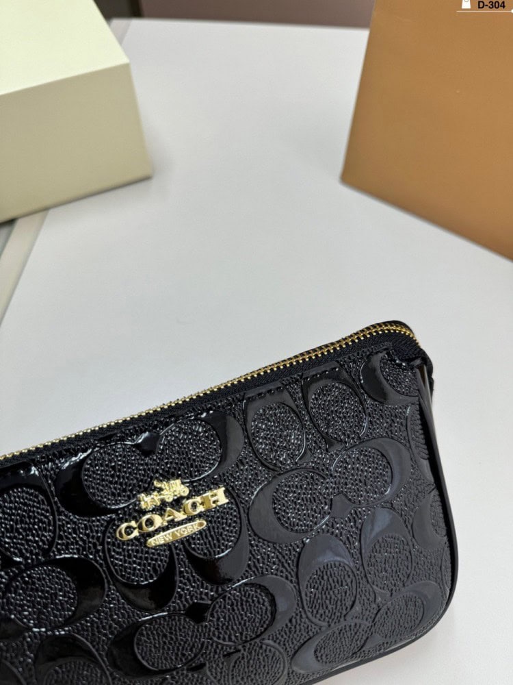 【AT2833】Coachのアンダーバッグ、浮彫り塗装、このバッグは小さなスカートに合わせると素晴らしいです！確かに完売商品です