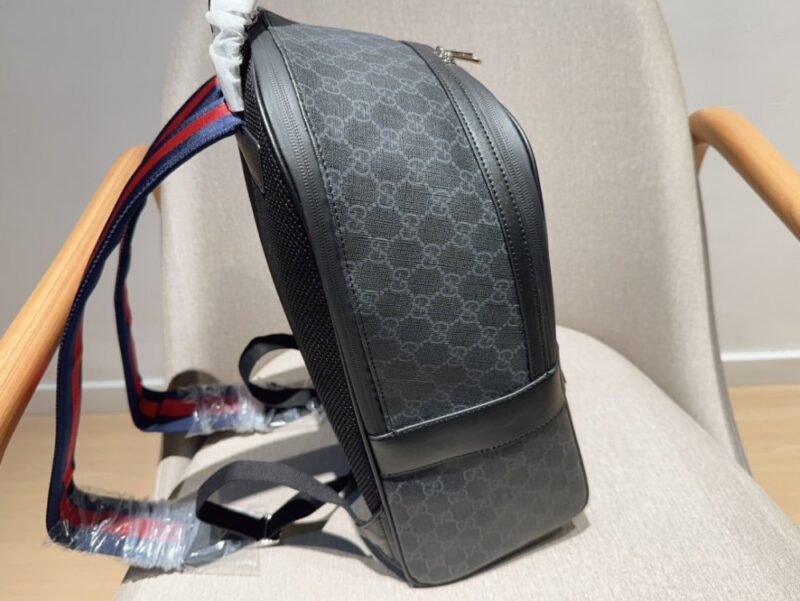 【AT2837】Gucci ブラックフラワーバックパック リュックサック 大容量通勤バッグ