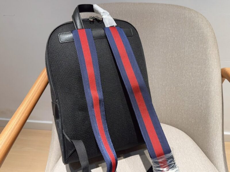【AT2837】Gucci ブラックフラワーバックパック リュックサック 大容量通勤バッグ