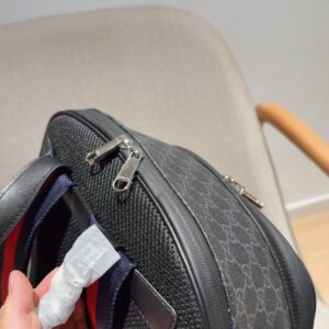 【AT2837】Gucci ブラックフラワーバックパック リュックサック 大容量通勤バッグ