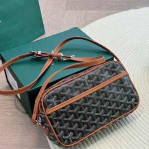 【AT2840】Goyard ゴヤールの斜めがけバッグ、カメラ用バッグ。おしゃれな感じが一瞬でやってきます。美しい女性たちが好むスタイルです〜