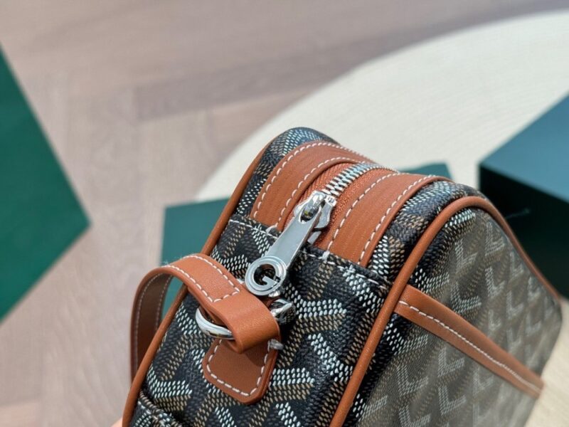 【AT2840】Goyard ゴヤールの斜めがけバッグ、カメラ用バッグ。おしゃれな感じが一瞬でやってきます。美しい女性たちが好むスタイルです〜